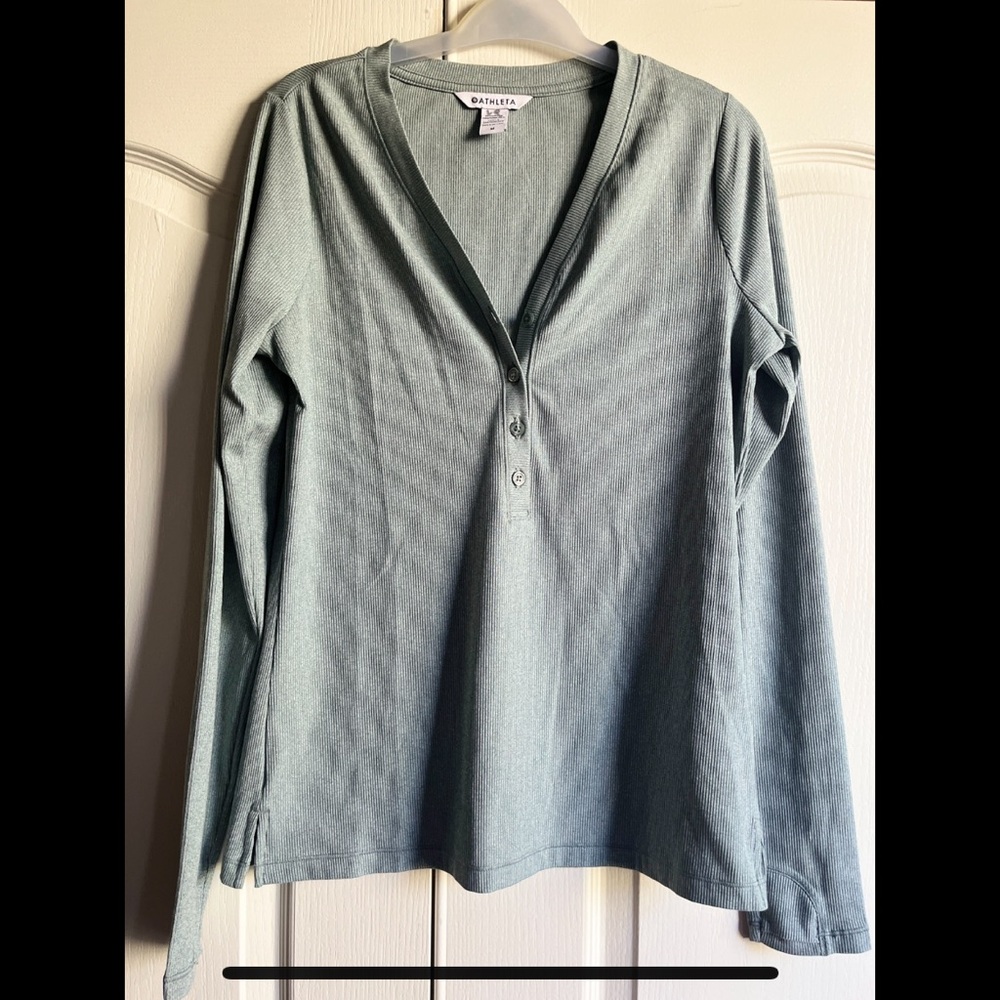 Athleta green uptempo ribbed long sleeve Henley